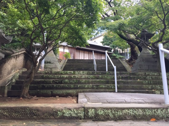 石階段と神楽堂