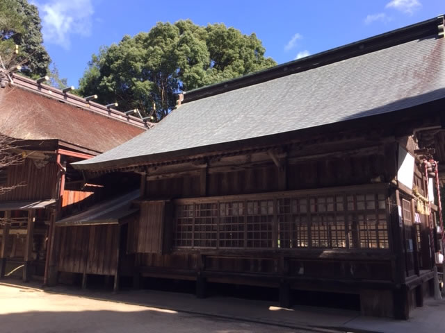 桜井神社の拝殿と本殿