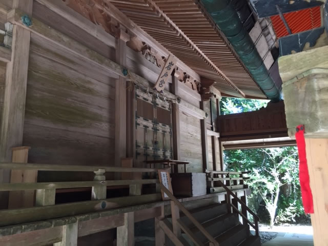 桜井神社本殿の奥にある「岩戸宮」